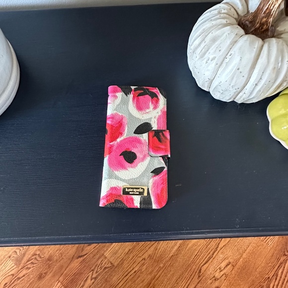 Kate Spade iPhone 8 Phone Case Mille Drive Street Rose Bed - Picture 3 of 4